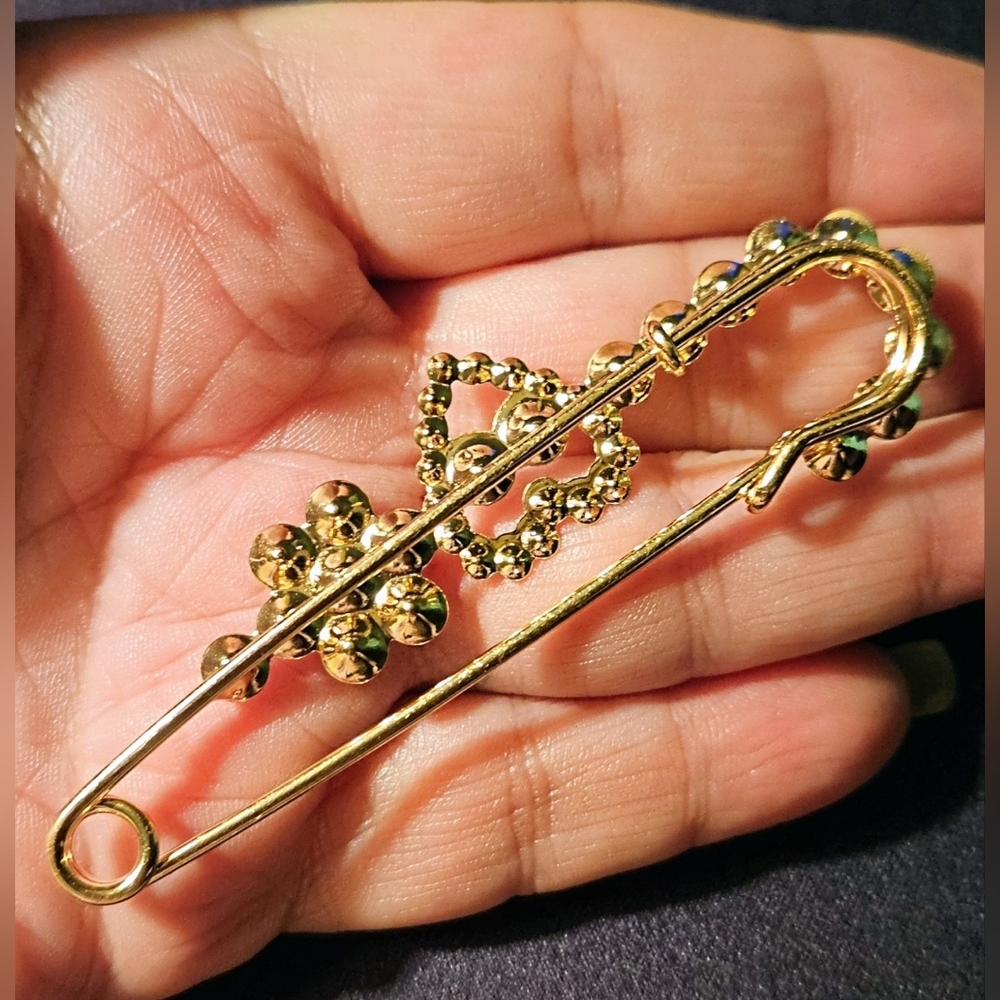 Safety Pin Design Collection - Picture 8 of 12